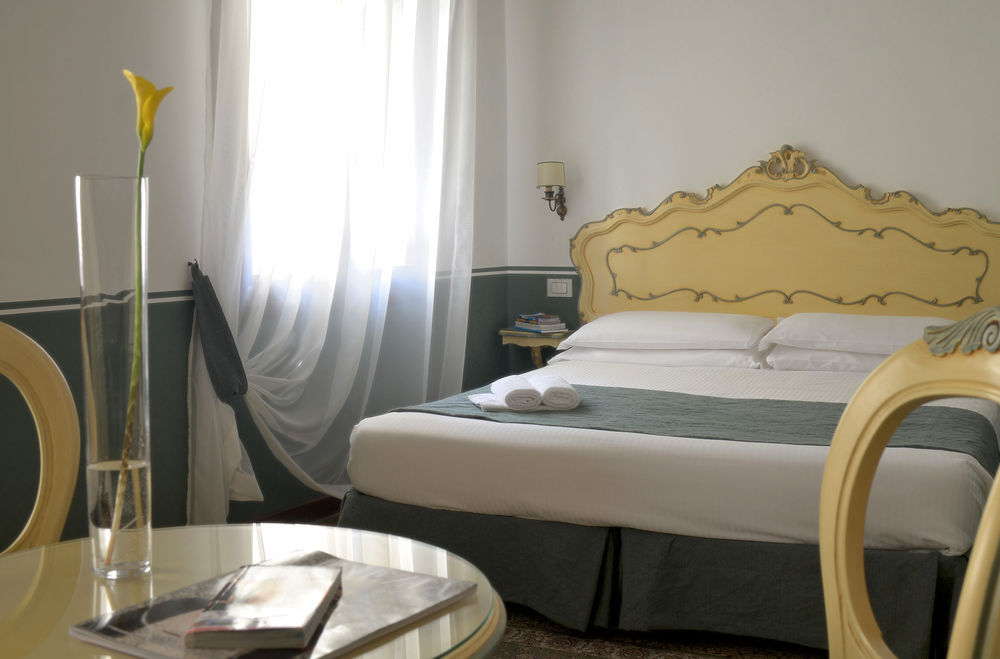 Ca' San Trovaso - 6 Rooms Венеция Экстерьер фото