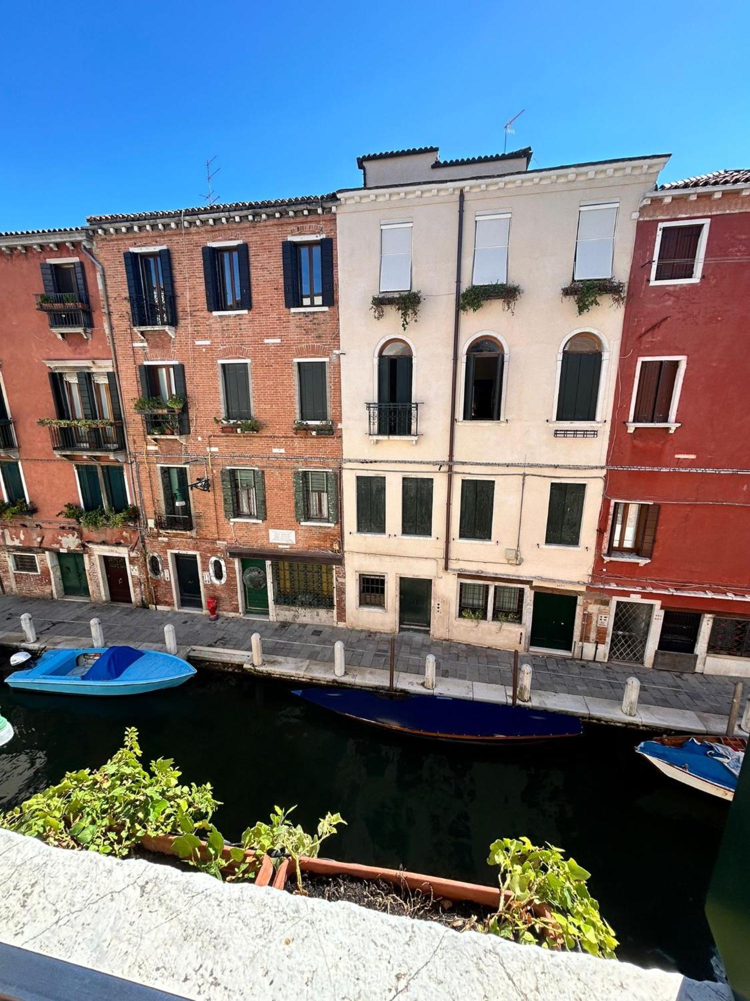 Ca' San Trovaso - 6 Rooms Венеция Экстерьер фото