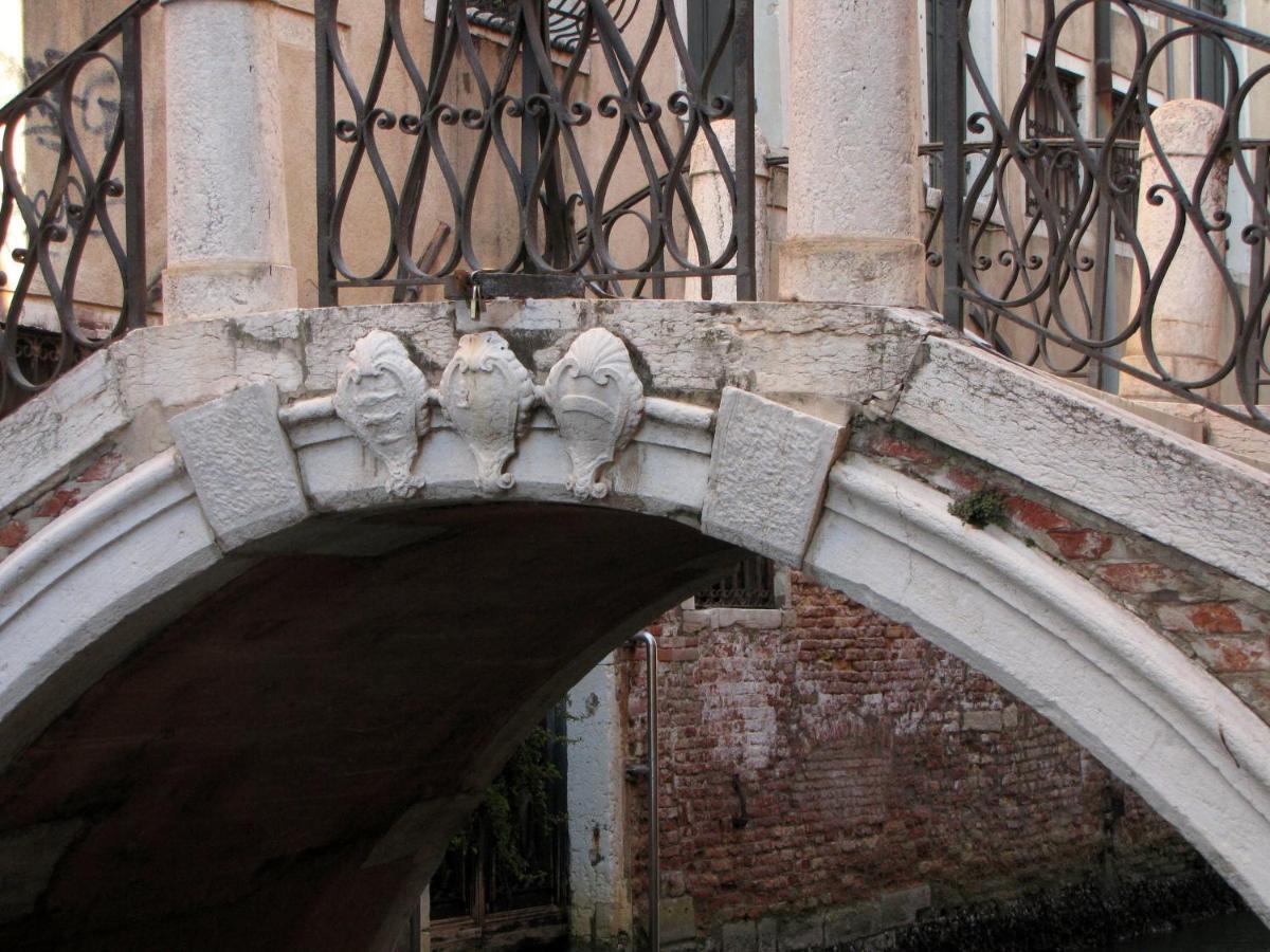 Ca' San Trovaso - 6 Rooms Венеция Экстерьер фото