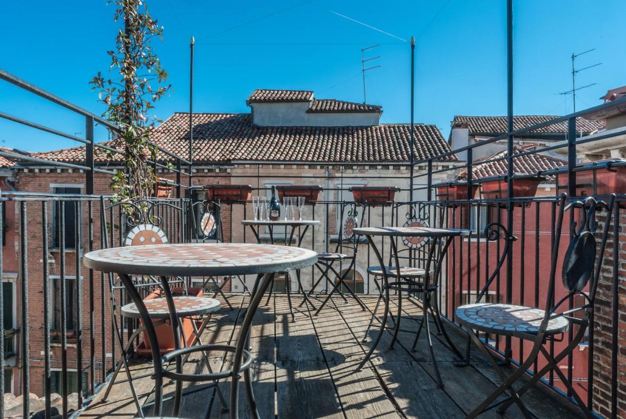 Ca' San Trovaso - 6 Rooms Венеция Экстерьер фото